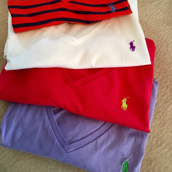 ❌❌SOLD❌❌Ralph Lauren Short-Sleeved V-Neck T-Shirts - Picture 3 of 4